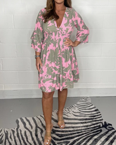 Djup v-ringad sexig klänning med tryck